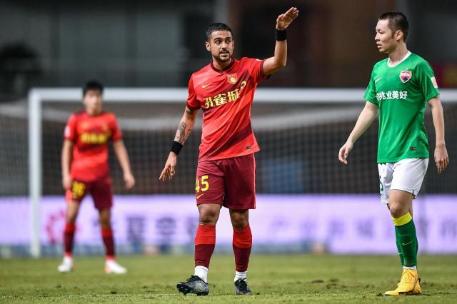 HuaTiHui-河北争议前锋详解水土不服：中日足球理念差异很大